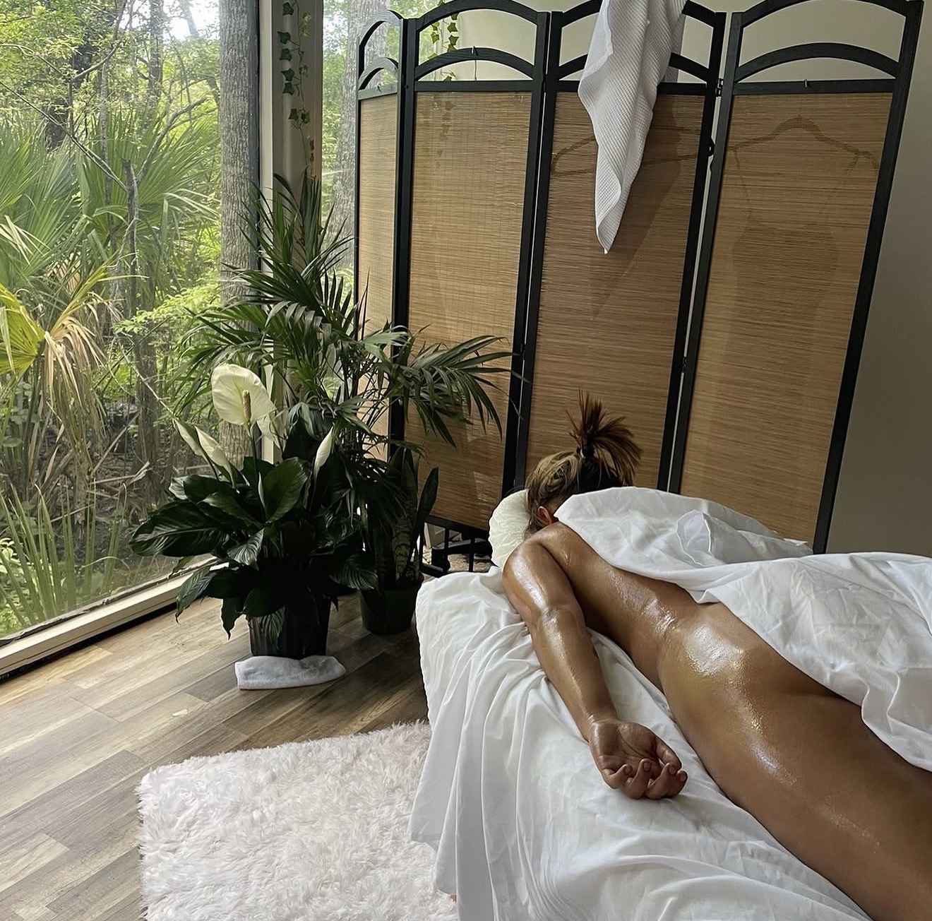 Calm Post Op Mami massage room for post-op recovery support